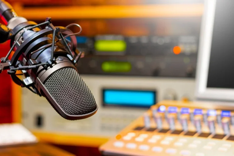 How to be Radio Jockey in India रेडियो जॉकी कैसे बने